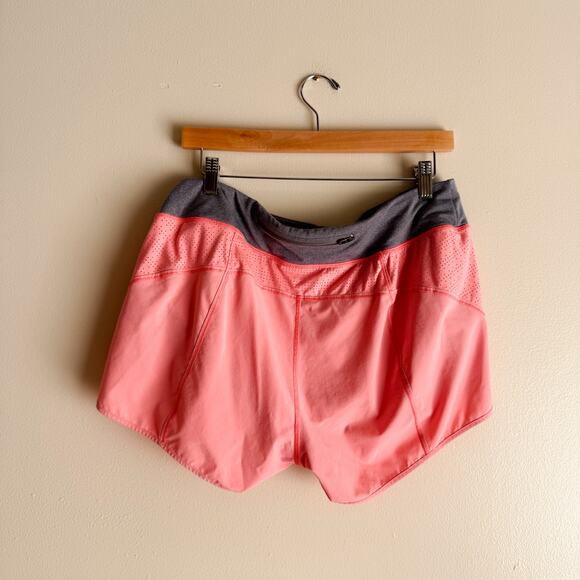Athleta Coral + Grey Track This Perforated Lined Shorts - Large - Picture 6 of 7